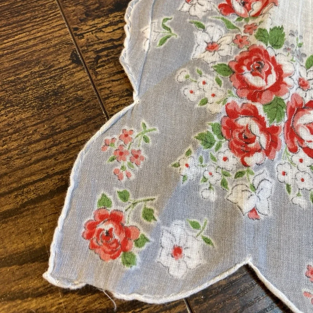 Vintage Floral Handkerchief‎ Scalloped Edge Red Roses Cottagecore Linen 12